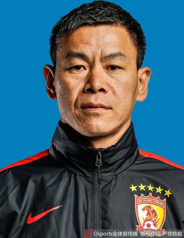 和文德斯的其他电影一样，对家园的追寻，或说对认同的追寻贯穿全片。